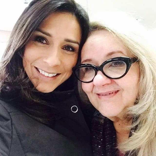 Bate papo muito agradável com a Jornalista e Repórter da RBS/Globo Roberta Salinet no final da tarde de sábado, no Posto Moron. Bom reencontrar uma amiga, que gosta e muito do que faz e o faz muito bem feito. Uma jornalista por paixão. Para você Roberta sucesso hoje e sempre!