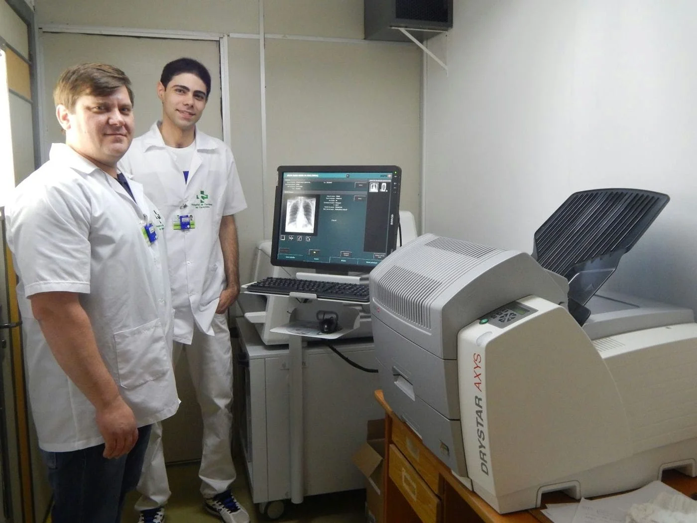 O aparelho reproduz, com precisão, as imagens de raios-X diretamente no monitor, segundos após a realização do exame, sem a necessidade de revelação / Foto: Aline Schuster/Comunicação HCC