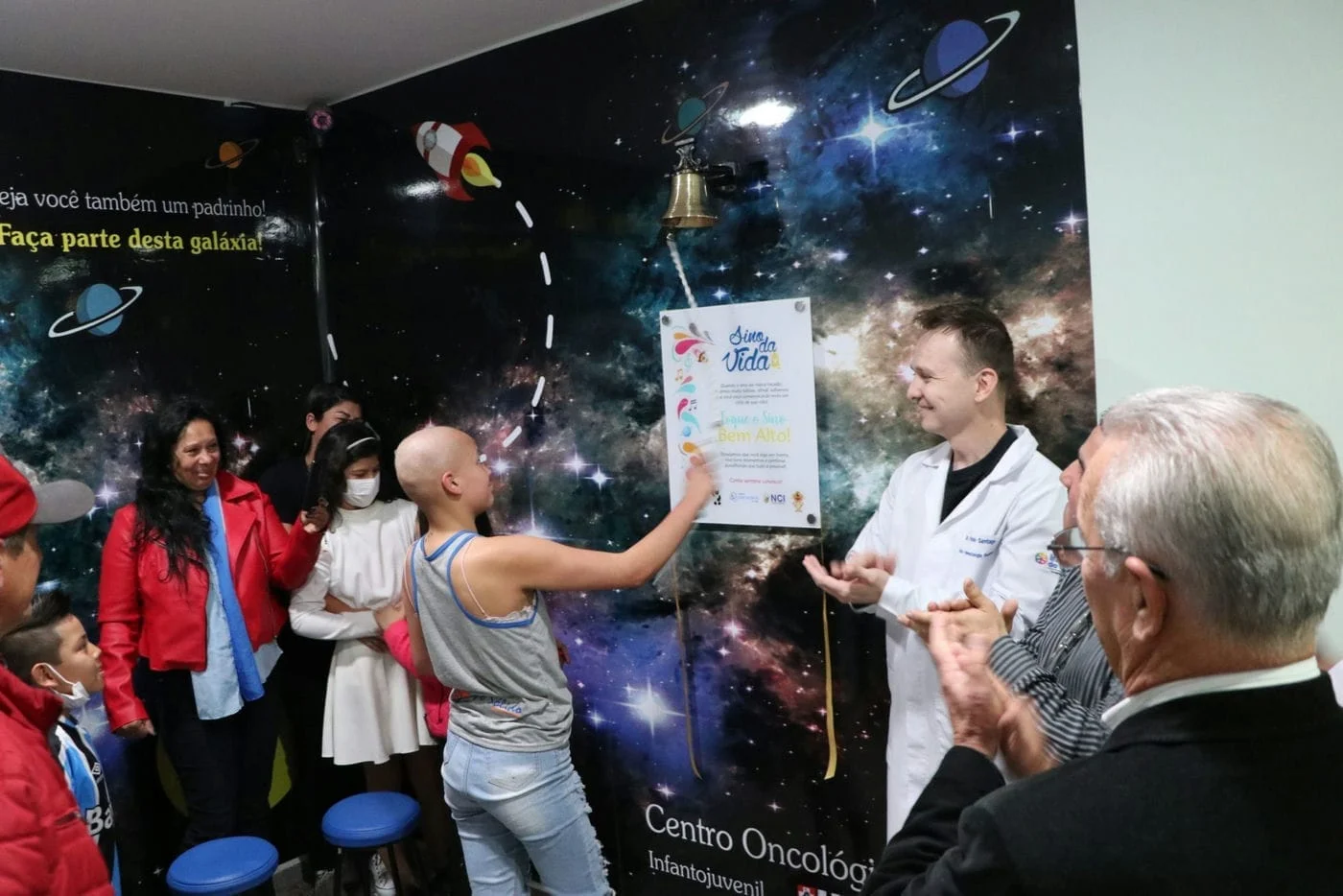 Centro Oncológico Infantojuvenil: Badaladas de felicidade