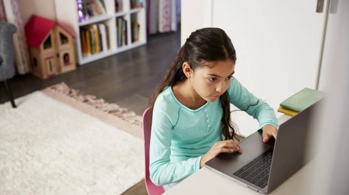 Como manter a atenção das crianças neste novo formato de aulas online?