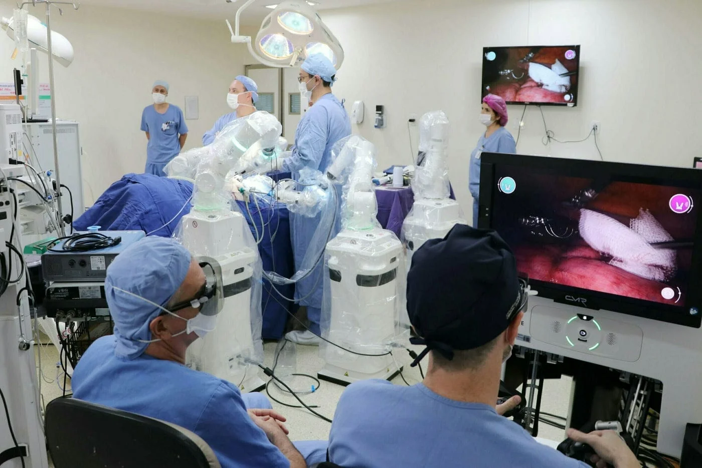 Robô britânico do HSVP estreia em cirurgia de colectomia
