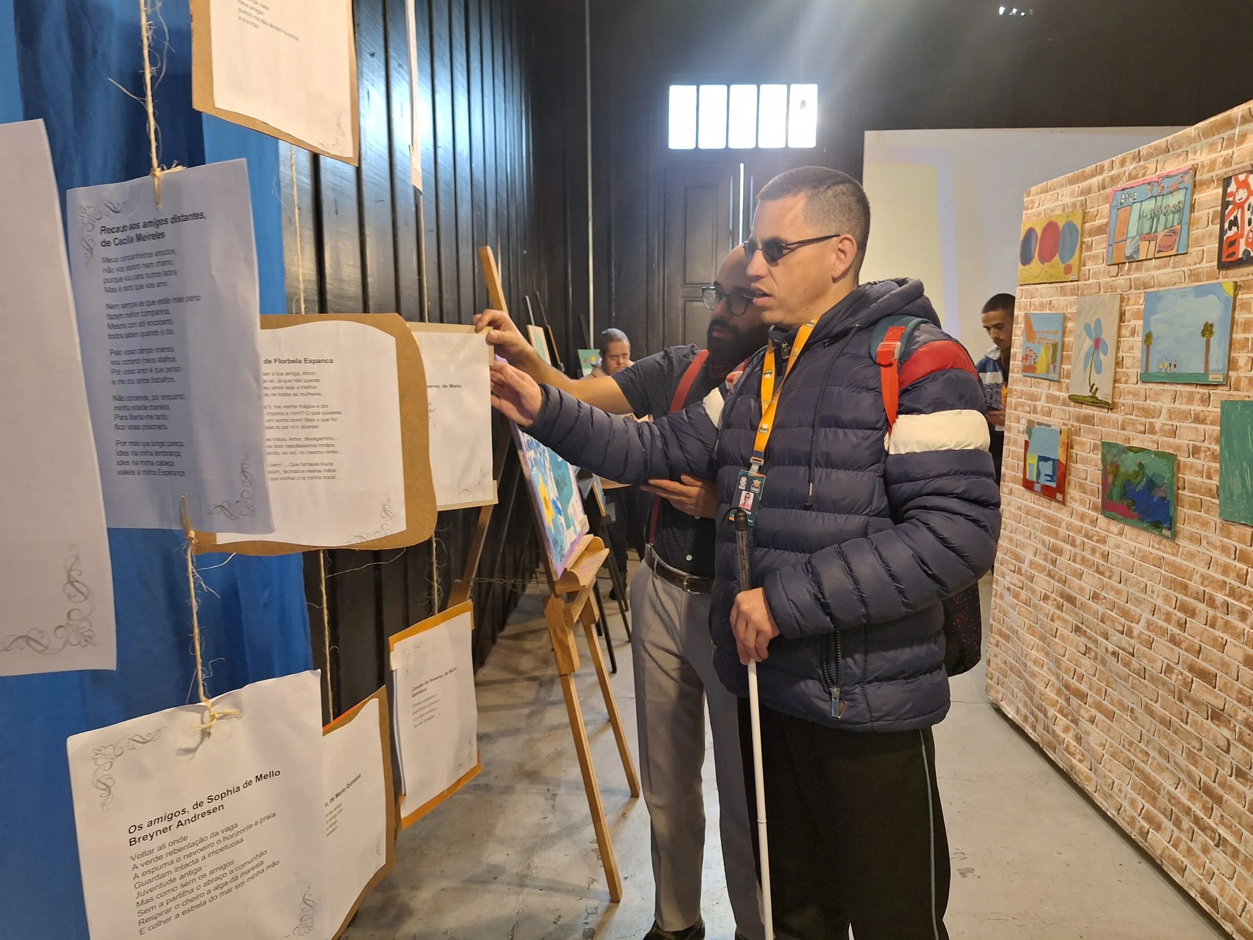 APAE leva à Gare exposição sobre identidade, autonomia e pertencimento